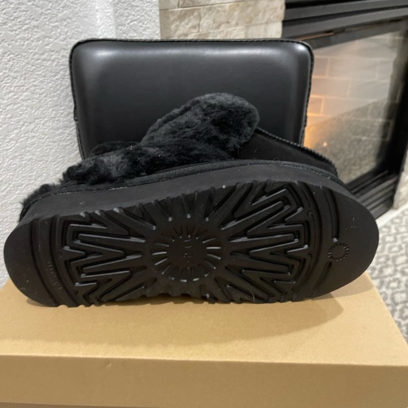 UGG SLIPPERS - Picture 4 of 4